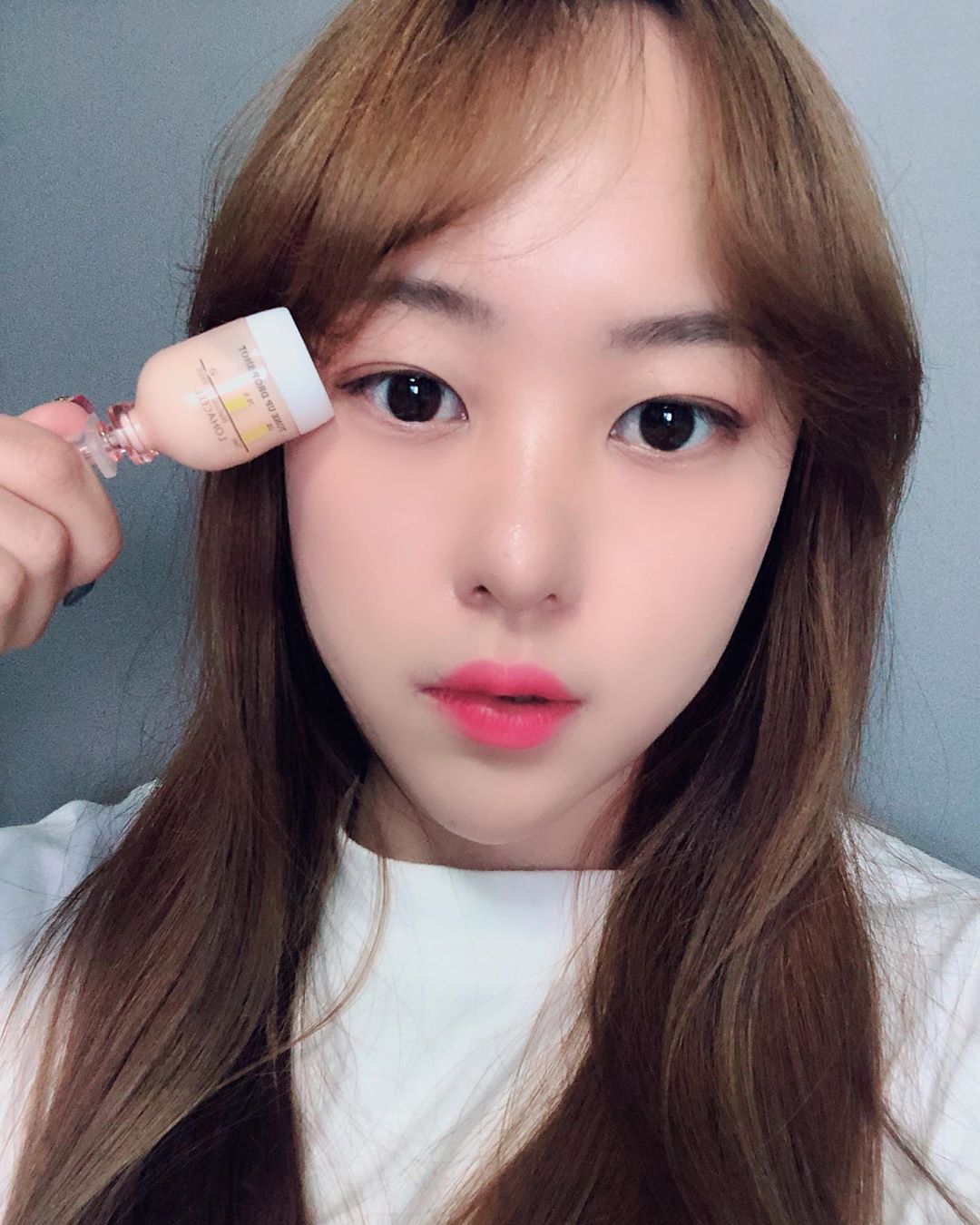 욜2하는 졔😣 on Instagram: “끈적임도 없구  발림성도 좋구 ! 얼굴도 밝아지구  완전 인생템  발견! ! 강추템!😻🤭#로하셀 #lohacell #로하셀드롭샷앰플 #톤업드롭샷앰플 #드롭샷앰플 #로하셀앰플 #미백앰플 #스킨케어 #홈케어 #일상#데일리#추천 #스킨 #앰플 #앰플추천…”