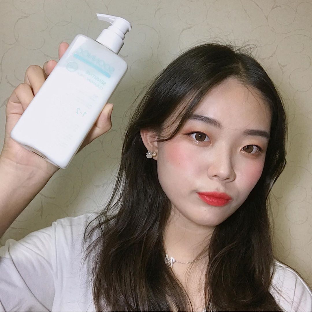 반 세 은 (19) on Instagram: “순녹 . 🧴센시티브 클렌징밀크 - ☑️블랙헤드 고민해결 ☑️하얗게 뜨는 각질해결 ☑️부드럽고 말끔한 클렌징 ————————————— 제천감초89%토너🧴 ✅피부열 즉각 해결 -2.56’C ✅’충청북도제천’에서 키워낸 감초 원액 ✅피부결 진정 ->…”