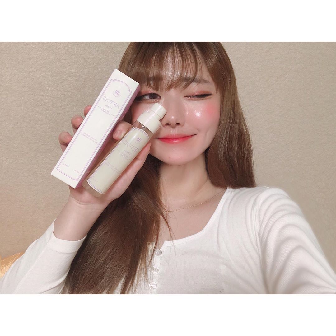 정수진 on Instagram: “ARTOIS BODY MIST☁️ 킹기훈 향수로 유명한 행수 바디미스트!! 샤워&목욕하고 나온후 로션을 바르긴 귀찮지만 촉촉한 보습을 원할때 , 순한 성분이지만 은은하고 좋은 냄새로 피부보습까지 책임져 줍니당 !! 정말 순하다는건 순한 성분이…”
