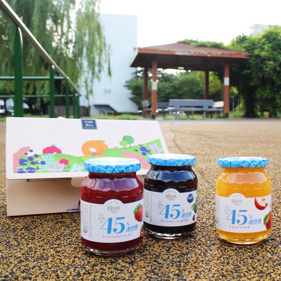 뷰티크리에이터 패션인플루언서 쭈니ෆ on Instagram: “잼은 역시 #복음자리 🍎🍊🍓🍇 인기 제품인 45도 과일잼 3종의 구성! 깔끔한 단맛과 풍부한 과일맛을 즐길 수 있는 #추석선물세트 집에서 만든 잼처럼 과일이 듬뿍!  기존 #복음자리 딸기잼 대비 당도 37% 저감해서 45도 당도🍓 fresh공법인…”