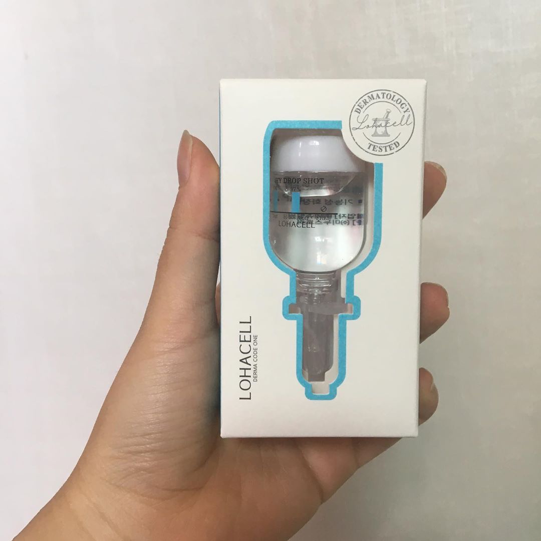 야니 on Instagram: “로하셀 하이 드롭샷 앰플을 써보았다!! 피부 예민한 나도 쉽게 사용이 가능하고 생각보다 많은 양에 놀람!!! 요새 건조해서 수분크림 발라야할 것 같은데 무거워서 고민했는데 이 제품은 앰플임에도 너무 가벼워서 화장하기 전에 발라도 좋았당~~ 진짜…”