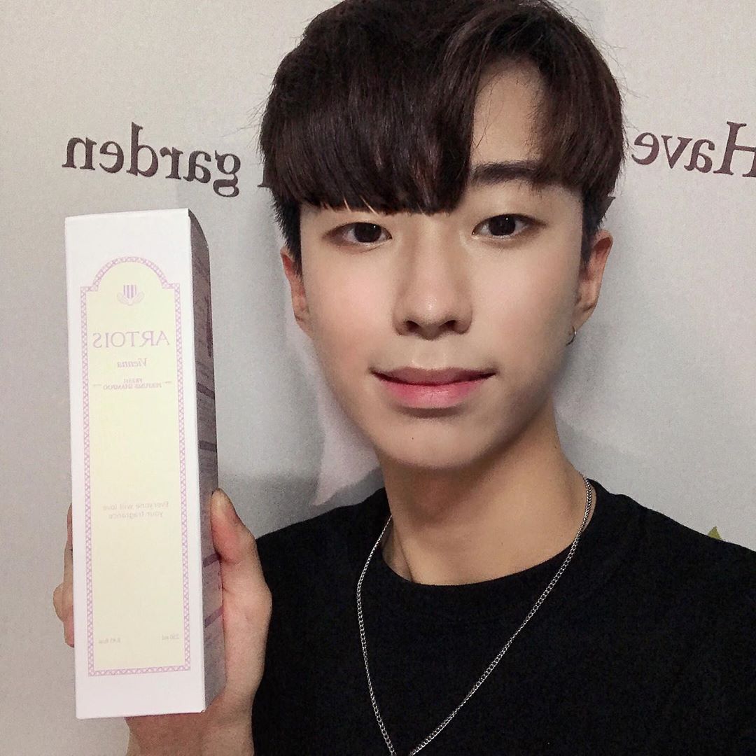 김혜성 on Instagram: “🧖🏻‍♀️ 아르투아 퍼퓸 샴푸 !! -
남녀노소 호불호 없이 좋아할 향이라 학교 갈 땐 향수 대신 아침에 요거루 머리 감을 듯 하네요🤔
-
#천사연구소 #아르투아 #아르투아샴푸 #향기좋은샴푸 #퍼퓸샴푸 #올데이샴푸 #향수샴푸 #artois”