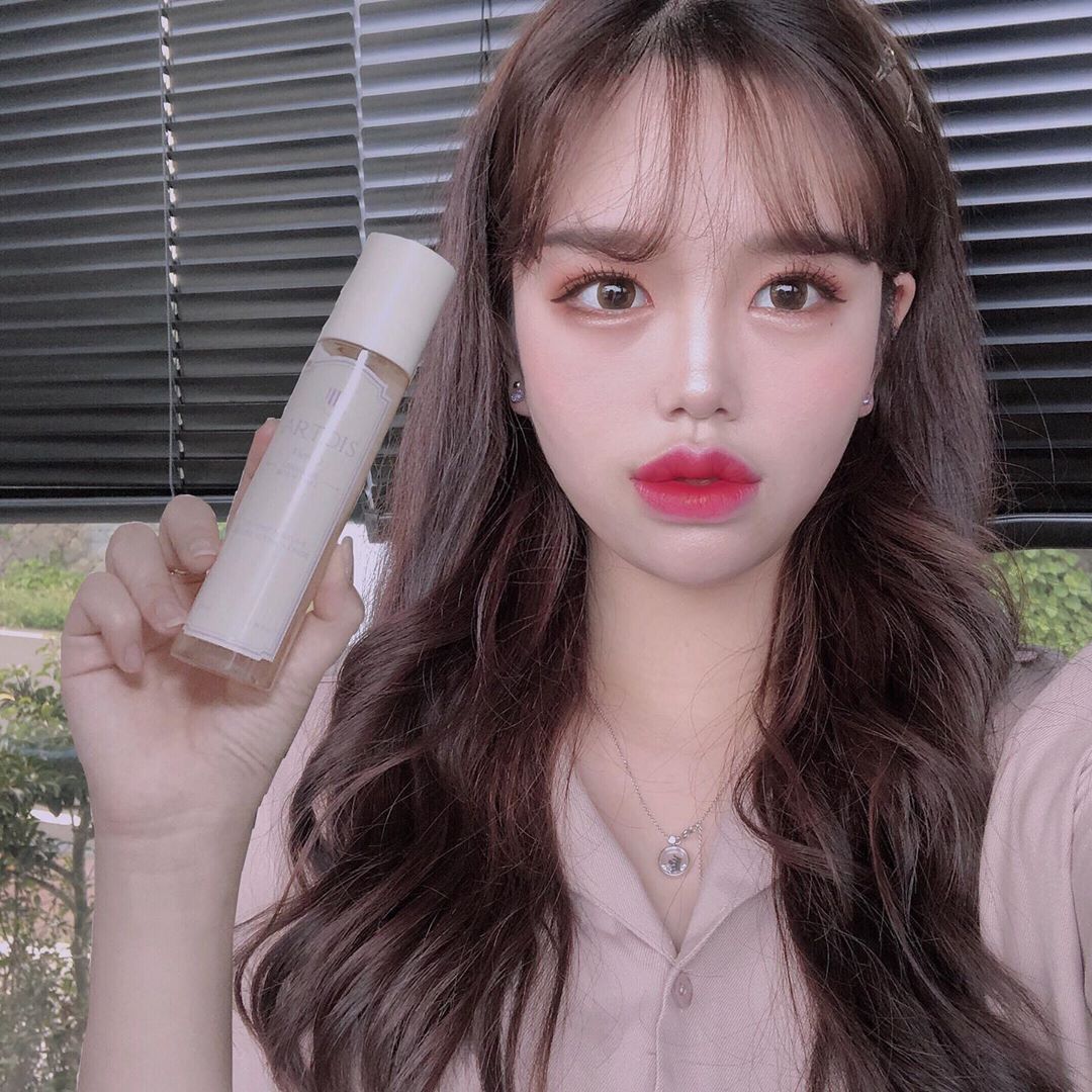 소연 (𝕤𝕠𝕪𝕖𝕠𝕟) 🌷 on Instagram: “은은하고 가볍게 사용할 수 있는 바디미스트 💖 무겁지 않고 산뜻한 베이비파우더 향이라 샤워하고 뿌리면 차분해진다 💛💛 전에 쓰던 바디미스트 단종돼서 비슷한거 찾았는데 딱 내가 찾던 향이다 （＾ω＾） 식물성 성분이라 맨살에도 안심하고 뿌림 🌼…”