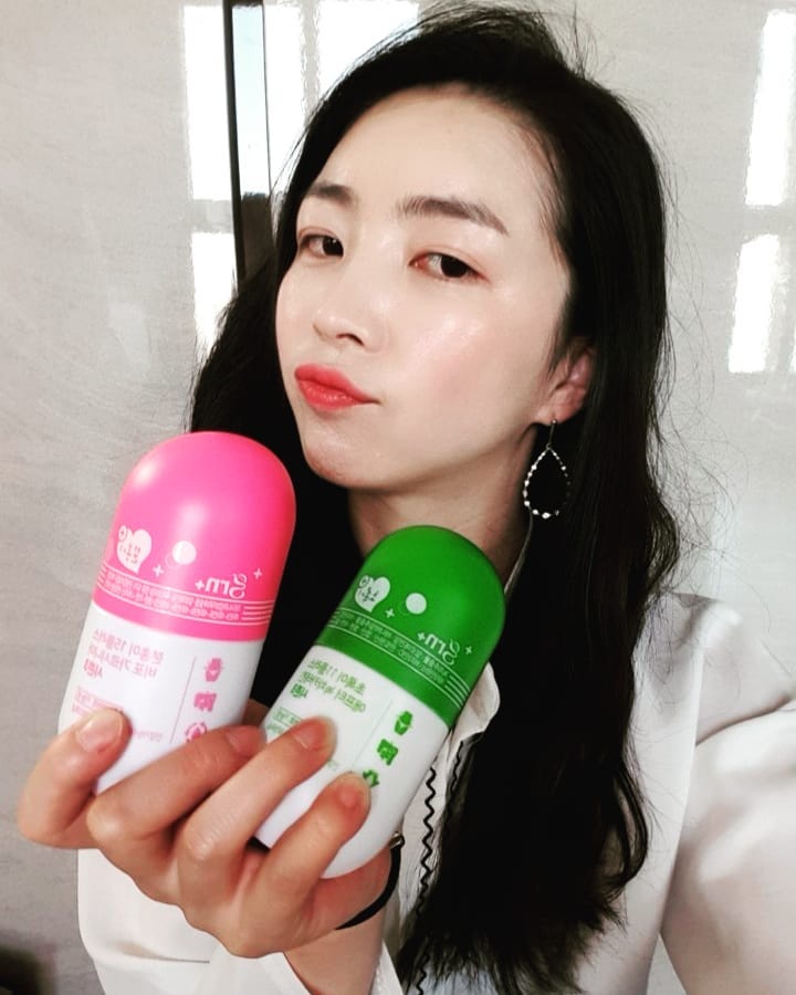 김은혜 on Instagram: “급격하게 살이 쪄서 시작하는 #지알엔다이어트  먹는낙에 사는데,다이어트는 필요하고. 요즘 유명하다는 분홍이초록이 도전!  목넘김도 괜찮고 약 특유의 역한냄새도 없어서 어렵지않게 복용가능!  #다이어트시작 #육아맘다이어트 #GRN #GRN초록이…”