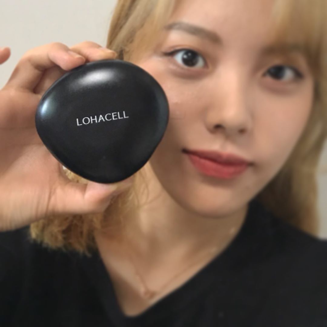 따꽁따꽁 on Instagram: “#따꽁코스메틱스  개강하고 들고다니기 딱 좋은 로하셀 조약돌 쿠션❣️❣️ 피부 상태가 최악이었는데도, 깔끔하게 커버해주더라구요! (파인 모공 커버가 필요하신 분들, 붉은 기가 많으신 분들은 괜찮으실 거 같아요!) . ✔️ 가볍지만 확실한 커버 ✔️…”