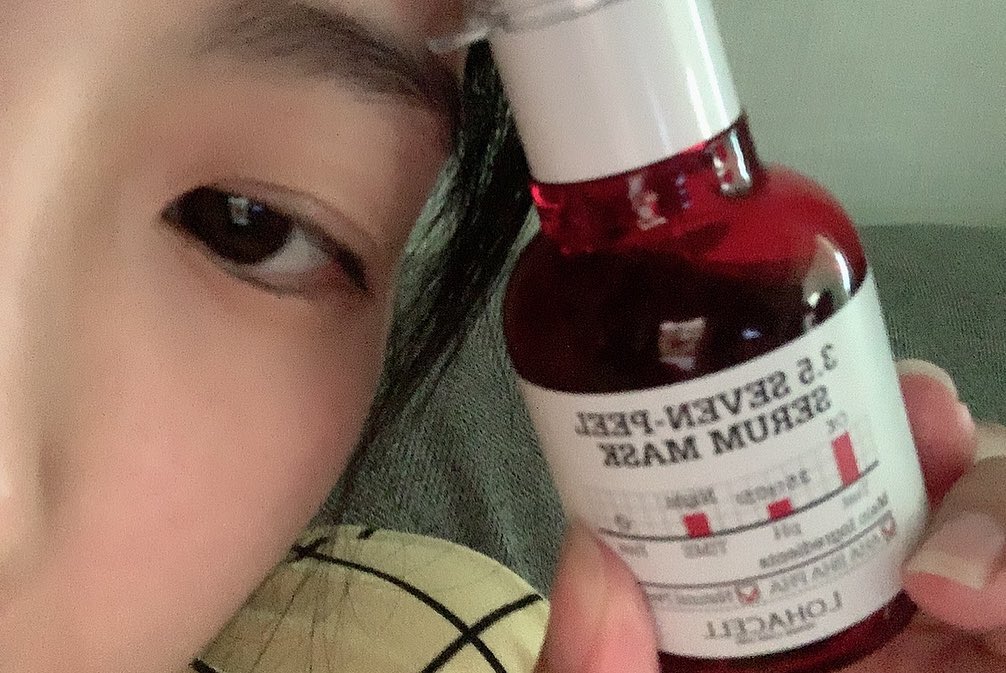 25💜 on Instagram: “로하셀에서 나온 쌍욕세럼! 왜 쌍욕인지 알겠다...ㅋ 뭔가 따끔따끔하니.. 아프다.... . . . . 각질제거로 블랙헤드랑 화이트헤드없애 주니까 아주 좋은데.. 성분도 유해성분 없어서 좋은데... 이게... 이게..냄새가..너무 별루야..ㅠㅜ…”