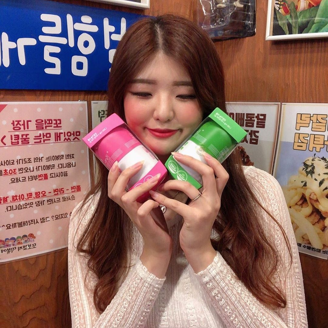 @s0_he22 on Instagram: “드~디~어 분홍이 초록이 나듀 써봤다😋😋 밥 먹기 전에 죄책감 덜기🤦🏻‍♀️🔥 탄수화물 지방으로 가는것을 막아주는 가르시니아와 체중감량 되는 카테킨이 포함된 친구들💪🏻💪🏻 붓기도 진짜 많이 빠지고 눈바디가 달라졌다ㅎㅎ마음놓고 떡볶이 먹으러…”