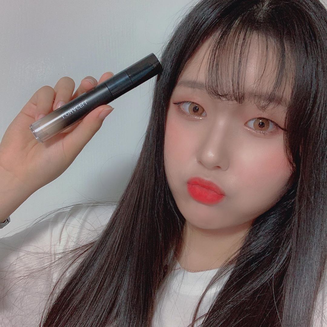 도영잉̆̈ on Instagram: “✨로하셀 신제품!! 리얼 피팅 컨실러✨

48시간 지속력 인증으로 무너짐 없는 메이크업 가능🤭 홍조,다크서클,트러블 완벽 커버, 피부를 보호 해주는̆̈ 칼라시카성분이 들어가서 민감피부분들은 안심하고꙼̈ 사용 가능할듯 믿고꙼̈ 쓰는̆̈ 로하셀👍🏻💜”
