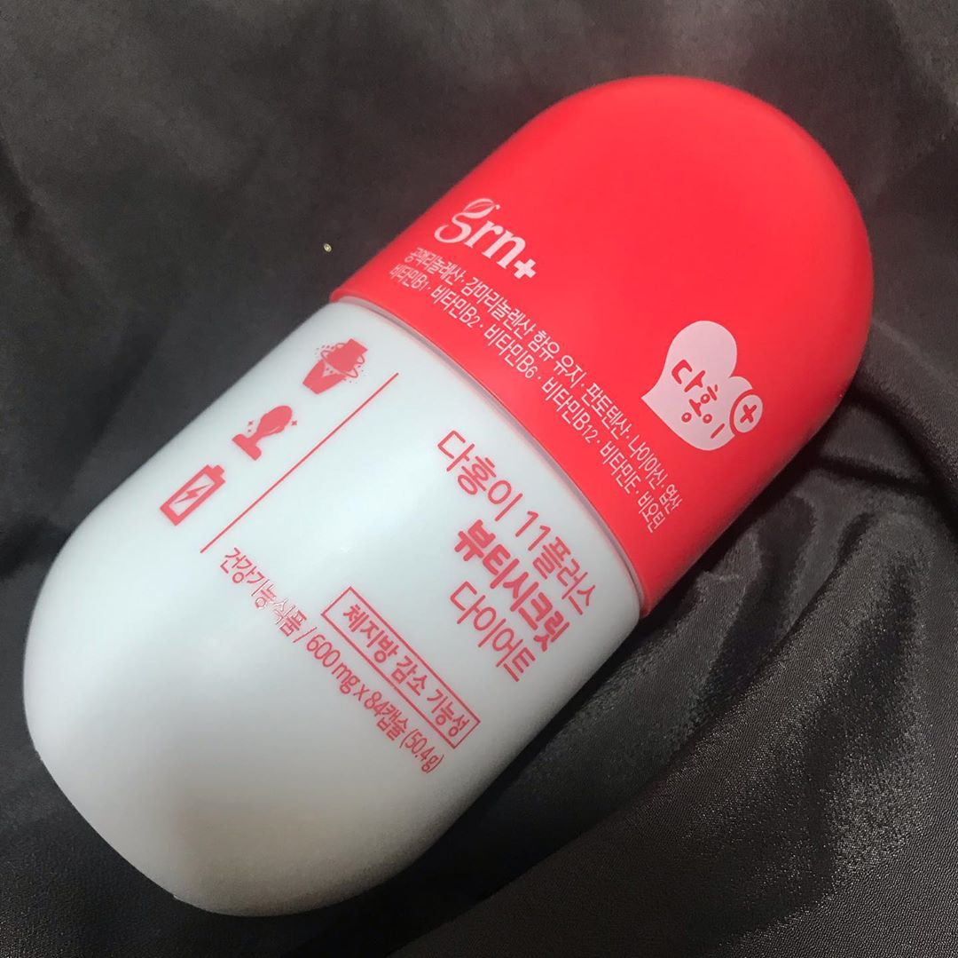 Chloe Im on Instagram: “[grn]지알엔 다홍이 . 다이어트에 효과 제대로인 지알엔! 색깔별로 있지만 뷰티와 다이어트를 동시에 관리해주는 지알엔 다홍이11플러스 뷰티시크릿 체지방감소기능에 비오틴과 각종 비타민까지^^ . 요즘 운동하면서 먹는데 체지방이 확실히 감소되는…”