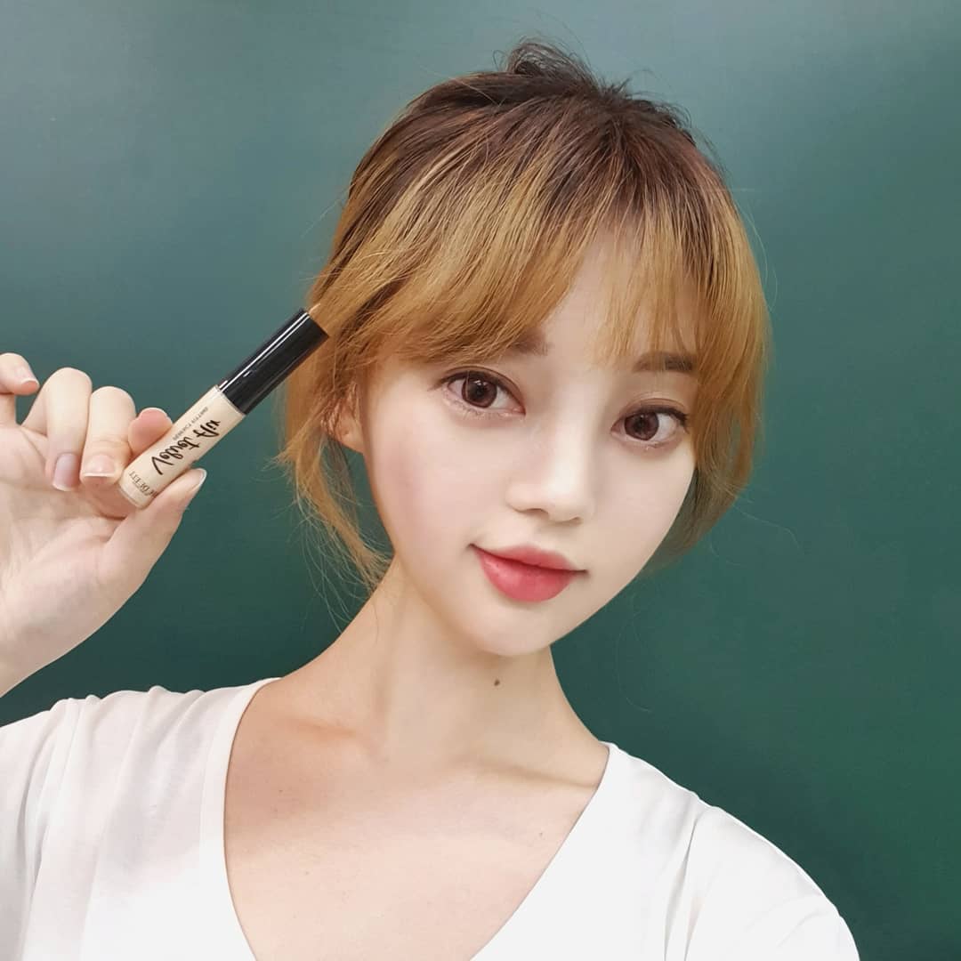 seohui on Instagram: “트러블난곳, 트러블흔적 커버에 탁월한 #쉬드엘컨실러 ❤. . 바르고나서 벨벳같이 매끄럽고 보송한 질감으로 표현되고, 워터프루프제품이라 땀,피지에 안지워지고  문질러도 지워짐없어서 강추해요!! 밀착력이 대박이라 마른뒤 묻어나옴이 거의 없었어요!🤗. .…”