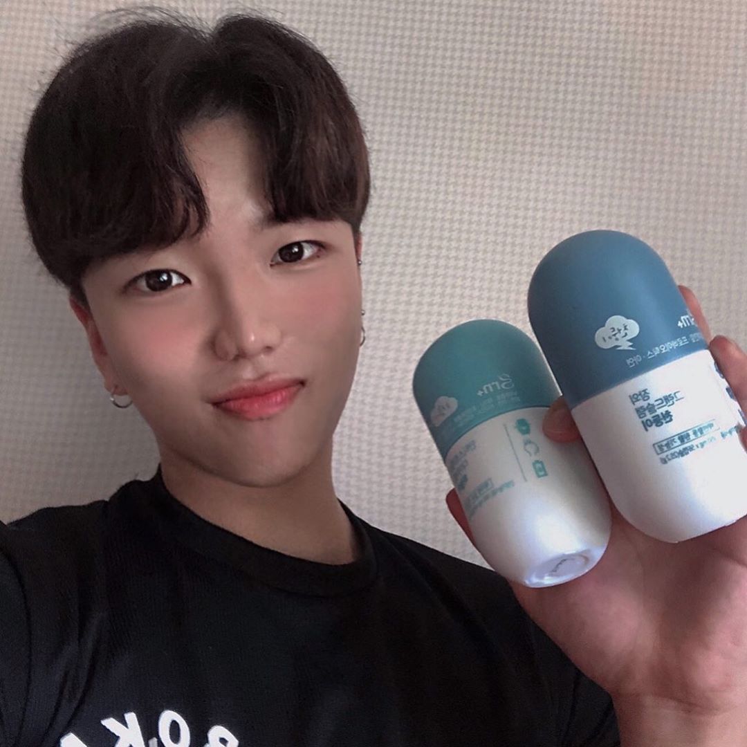 김준영(귀요미) on Instagram: “@grn_green 에서 협찬해주셧습니다 !! - - 천둥이 요즘 핫해서 저도 먹어봤어요 일단 천둥이는요 제가 장이 안좋아서 화장실을 자주못가는데 그런 부분이 해결됫어요 ㅎ - - 하늘이는요 방학때 불규칙적인 수면으로 패턴이 뒤바꼇었는데 덕분에 잠도…”