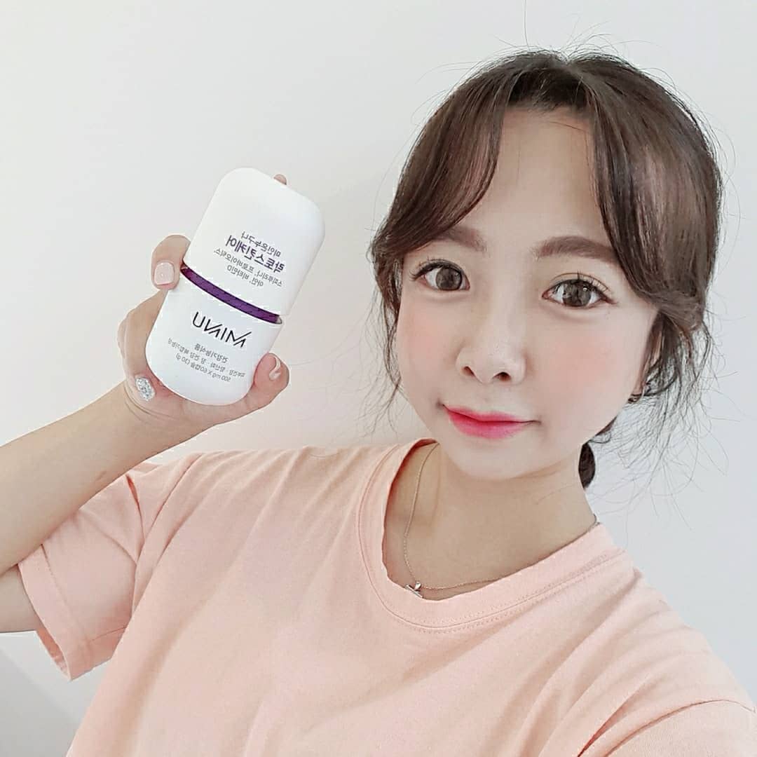 @tysy801 on Instagram: “_ ⠀⠀⠀⠀⠀ ⠀ ⠀⠀⠀⠀⠀⠀ ⠀⠀⠀⠀⠀ ⠀⠀⠀ ⠀ 1년전에 선물받은 비타민을 이제 먹고 있다는.. 그만큼 잘 안챙겨먹는데 요즘은 홍삼, 비타민, 철분제, 유산균, 석류, 포도당캔디까지 좋다는건 다 챙겨고 있을만큼 체력이 떨어지는게 느껴진다.. 이건…”
