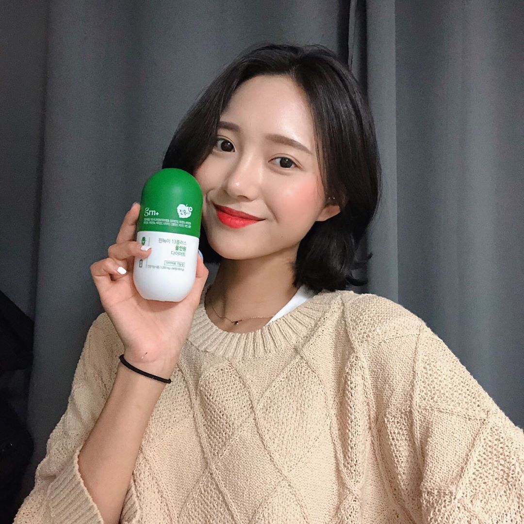 봉 하선 on Instagram: “다이어트 보다는 장활동을 활발하게 해준다고해서 먹기 시작했는데 나름 효과를 본거같다 (!) 이름에도 건강한 다이어트라고 적혀있는걸봐서 살을 쭉쭉 빼는것도 중요하지만 몸을 더 생각하는 제품인거같다 쪼오ㅓ요 ෆ̈ . #GRN #GRN진녹이 #진녹이…”