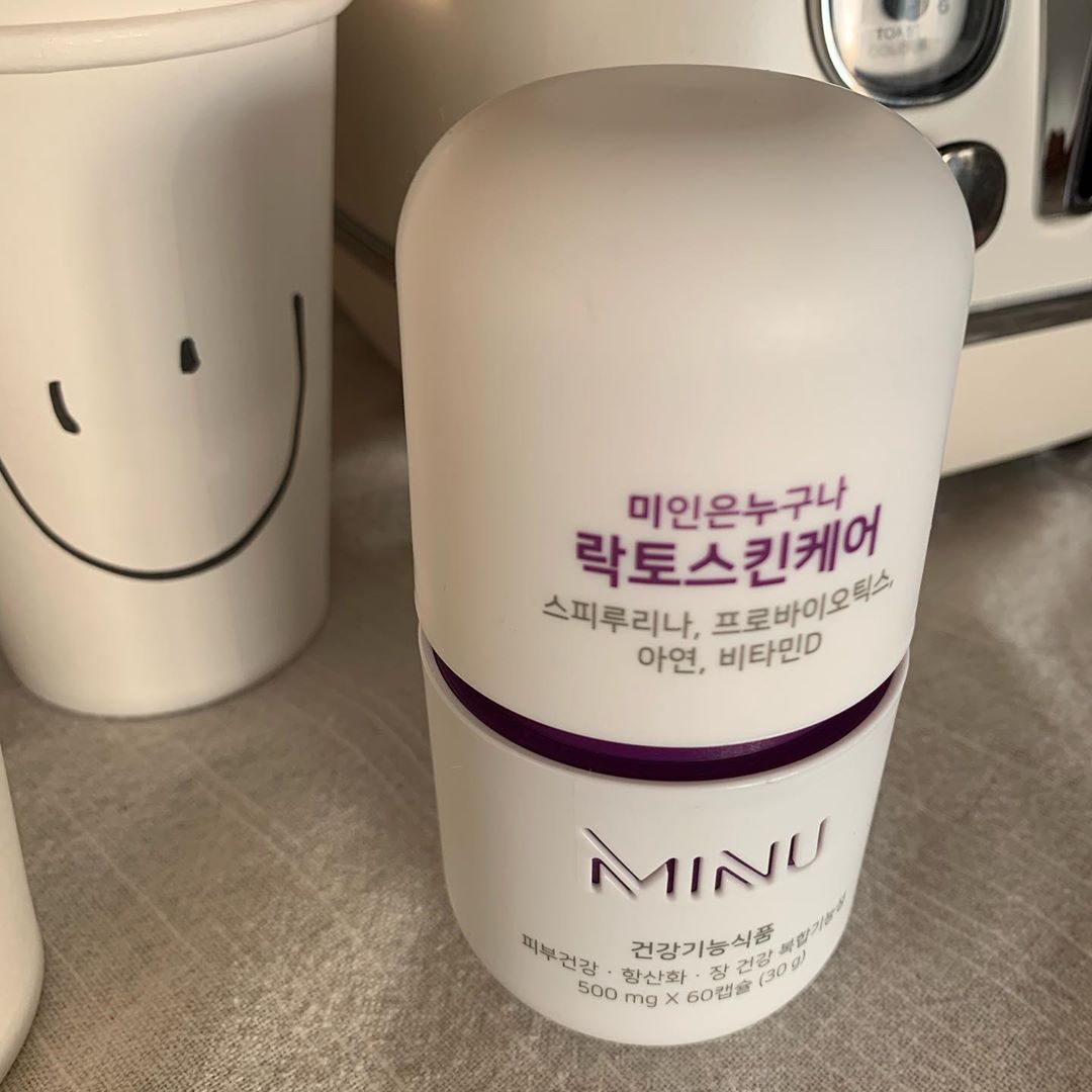 빅토리사 Mom on Instagram: “42살 친구들 만나면  자꾸 받아오게 되는 선물 #건강기능식품 .  심지어 갱년기영양제까지 😅 . . . . 아이들 얘기로 시작해서 건강, 운동얘기로 끝나는 수다와 함께  우리몸 챙기자며 챙겨다 주는 #영양제 선물. . .  피부와 항상화에 좋다는…”