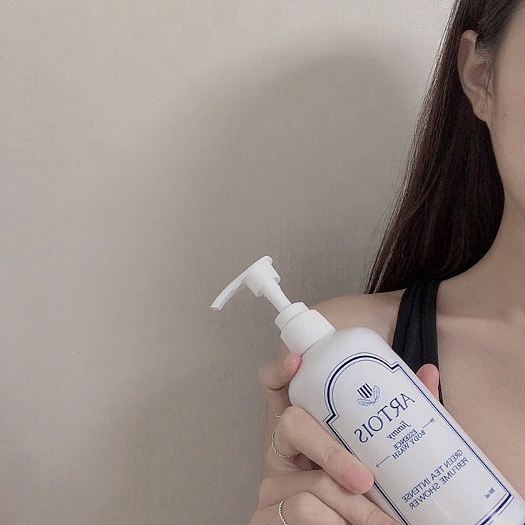 chaengෆ on Instagram: “향수를 뛰어넘는 바디워시💦  어제 소개드렸던 아르투아제품인데요 오늘 리뷰드릴 제품은 바디워시입니당ෆ - -  샤워할때 사용하는 바디워시는 바디케어의 첫 단계인만큼 많이 중요하게 여겨지시잖아용✨ 착한성분과 따뜻하고 포근한 바닐라향기로 더 행복하게…”
