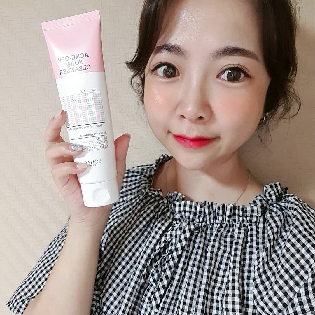 @tysy801 on Instagram: “_ ⠀⠀⠀⠀⠀ ⠀ ⠀⠀⠀⠀⠀⠀ ⠀⠀⠀⠀⠀ ⠀⠀⠀ ⠀ 요즘 피지폭발해서 스트레스.. 팩이며 코팩이며 해도 그때뿐이고  피지는 피부과에서 모공청소하고 계속 케어받으니  안생기긴하던데 매번 그럴 수도 없고 이제 센*에서 갈아타려고 알아보던 중 피지케어에…”