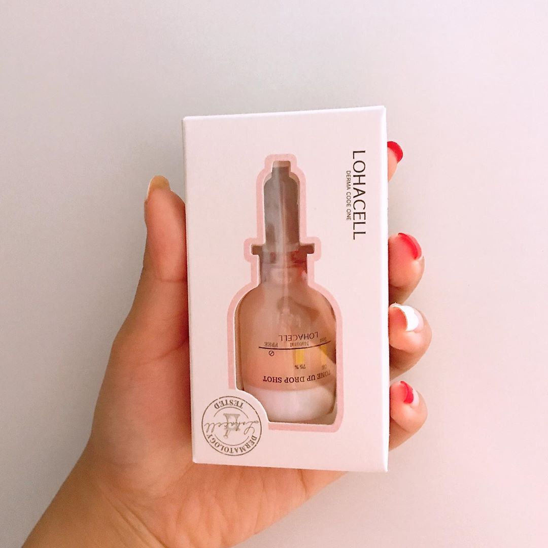 행복지니 on Instagram: “<로하셀 톤업드롭샷앰플> 부드럽게 흘러내리는 제형으로 향도좋고 엄청 촉촉해요! 톤업에 도움을 주는 귀여운 앰플💛 _ #로하셀 #lohacell #로하셀드롭샷앰플 #톤업드롭샷앰플 #드롭샷앰플 #로하셀앰플 #미백앰플 #스킨케어 #홈케어  #앰플…”
