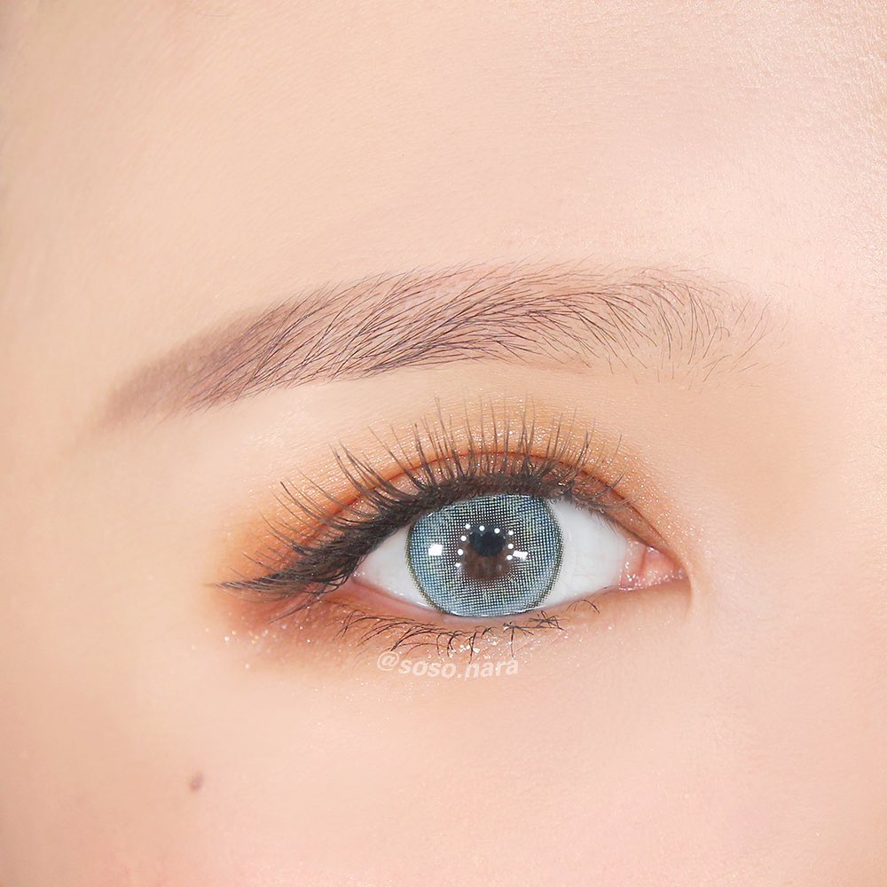 ⠀
#MOTD #EOTD ⠀
⠀
—————
⠀
오랜만에 꺼내든 블루 렌즈💙
그리고 가을가을한 메이크업🤧🍂
⠀
⠀
—————
⠀
• Eyebrow 
Shuuemura / Hardformula, Seal brown
⠀
• Eyeshadows 
Tarte / Toasted
⠀
• Eyeliner 
Lily by red / Starry eyes slim gel eyeliner, 02 Matte brown ⠀
Cezanne / Gokuboso eyeliner R, 00 Brown black
⠀
• Mascara 
Etude house / Curl fix mascara, Black
⠀
• Contact lenses 
Idol lens / Seattle2, Marine blue
⠀