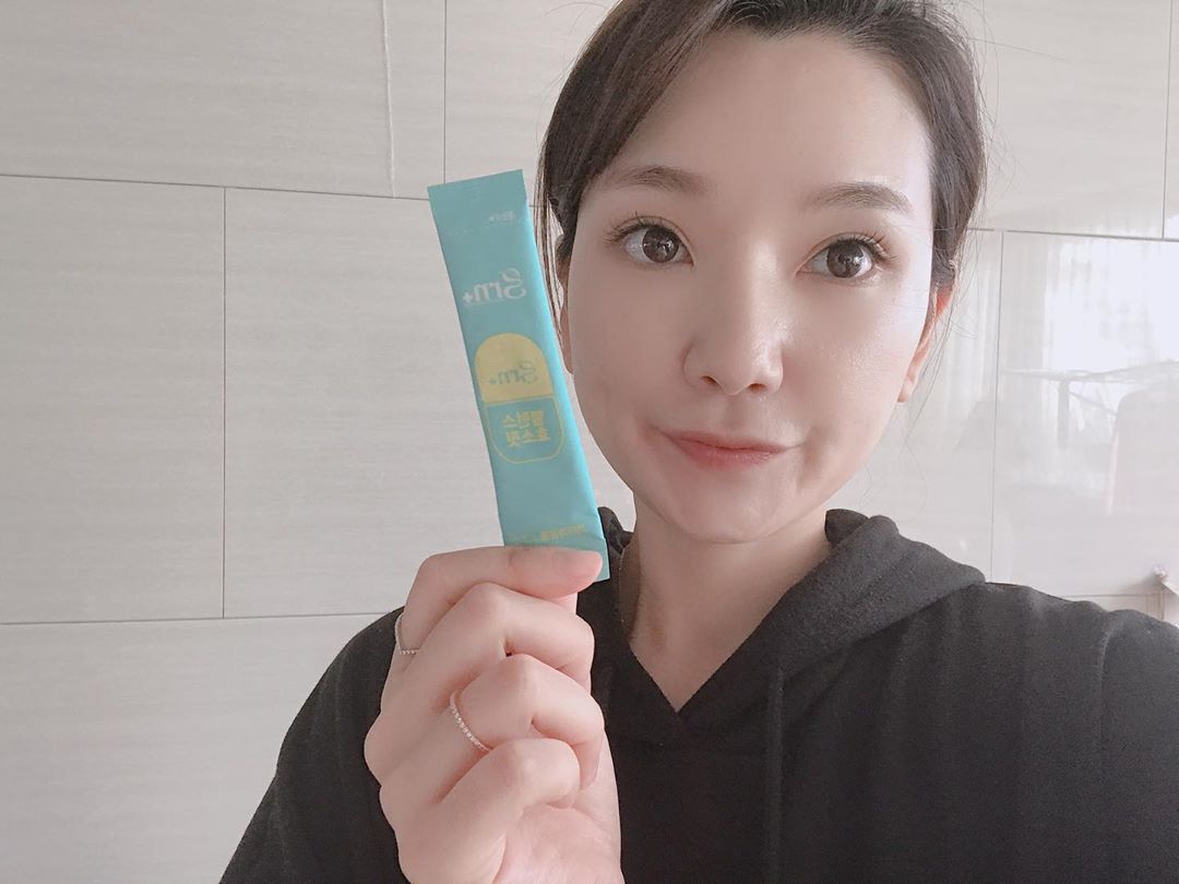 백장미 on Instagram: “⠀⠀⠀⠀⠀⠀⠀⠀⠀⠀⠀⠀⠀⠀⠀⠀ ⠀⠀⠀⠀⠀⠀⠀⠀⠀⠀⠀⠀⠀⠀⠀⠀ ⠀⠀⠀⠀⠀⠀⠀⠀⠀⠀⠀⠀⠀⠀⠀⠀ 먹어본효소중 가장 맛있는 효소를 소개해요 GRN 밸런스효소핏이구요 상큼한 요거트맛으로 너무 맛이쒀요😁 스틱형으로 되어있어서 가방에 쏙쏙 넣어서 다니면서…”