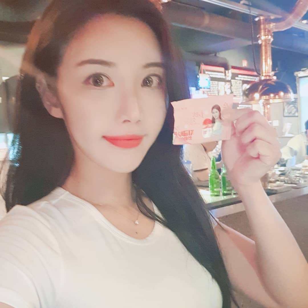 Sso🍑 on Instagram: “🍻 음주 전 후 2알씩 꼭 꼭 씹어먹으면 되는 맛있는 숙취해소제😖 요거트맛이 나서 숙취해소제가 아니라 맛있는 사탕을 먹는 기분까지 들어용👍 #술자리필수템 으로 강력하게 추천드려봅니당🥘❣ . . . #GRN #GRN안티이불킥 #안티이불킥…”