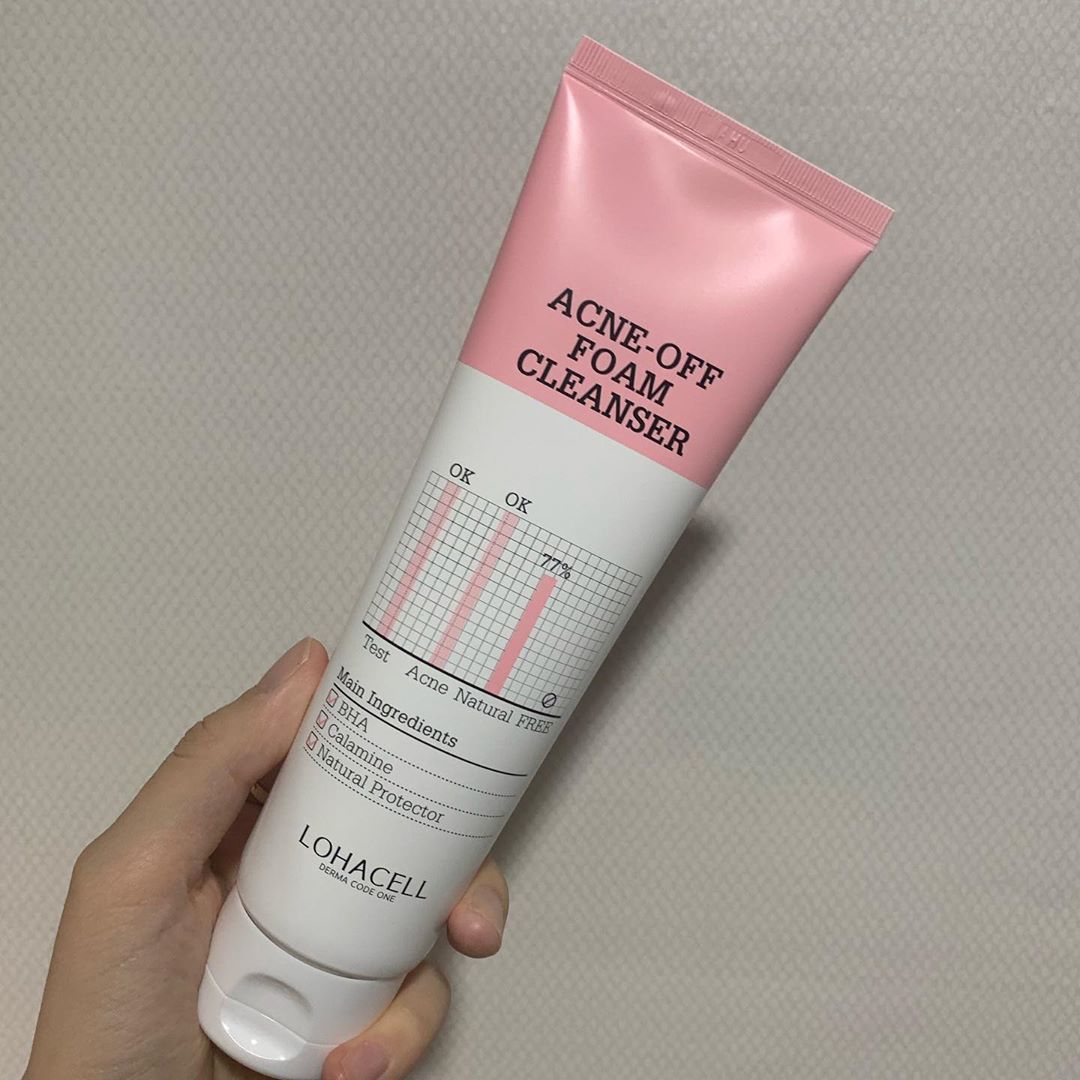 먹스타 & 뷰티인플루언서☺️ on Instagram: “피부관리를 위해서 폼클렌징도 로하셀으로!🧖🏻‍♀️ 🗣여드름과 트러블 완화에 도움이 될 수 있는 살리실산과 칼라민이 함유된 폼 클렌저 🗣쫀쫀하고 풍성한 거품으로 피부 자극을 최소화하고 모공 속 노폐물을 흡착 . . . . . . #로하셀…”