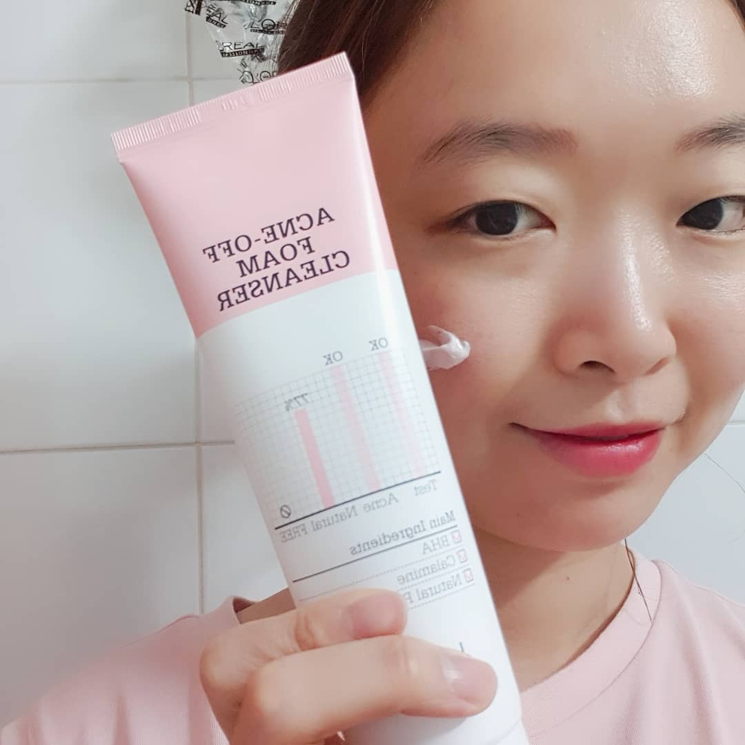 전서진 on Instagram: “이번에 새로산 "로하셀아크네오프폼클렌저" 안그래도 폼클렌징 거의 다썼는데 배송이 빨리왔구려~~~♡ 요즘 여드름이 스멀스멀 올라오는 것 같아서 스트레스 엄청받는중ㅠㅠ  여드름관리, 트러블관리, 여드름폼클렌저로 너무좋다고 친구들이 써보래서 구매완료!!…”
