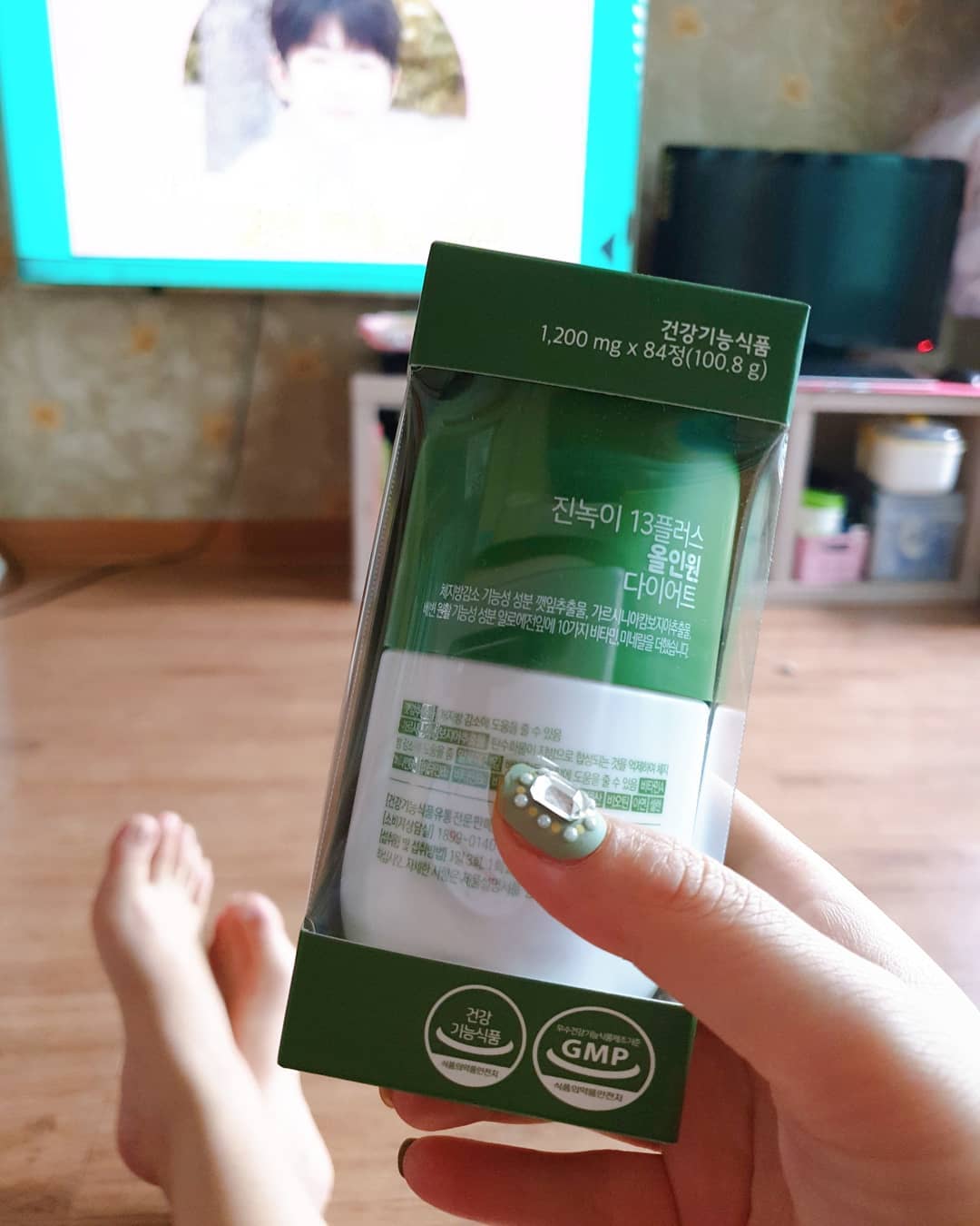 손예슬 on Instagram: “#리뷰스타그램 grn시리즈중 내가 먹어보는 3번째친구 진녹이❗❗ 얘는 깻잎추출물이 들어있어서 체지방감소에 효과적이라는데 거기다가 가르시니아까지 체지방감소 2중 기능성👍 그리고 알로에전잎이 배변습관도 잡아준다고하니 참 다이어트 안될 수 없지…”