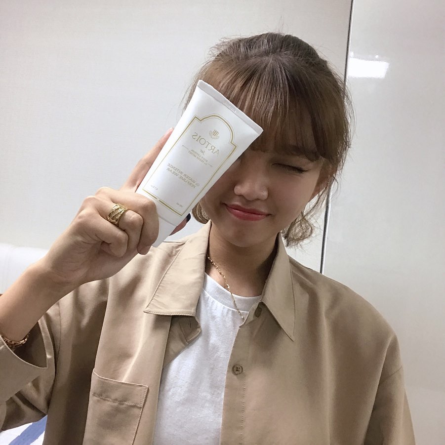 ＲＵＭＩ의 일상🌿 on Instagram: “가을이 되면서 바디오션을 구매했다⭐️ 근데 향기 난다는데 엄청나게 엄청나다!☺️ 진득이지 않고 잘 흡수 되어서 최고👍🏼 가을 준비하는 분들은 꼭 하나씩 겟하세요😘 . 👇🏻향은 아래의 3가지가 있어요!👇🏻 조(joe) : 숲을 걷는듯한 싱그러운 풀내음…”