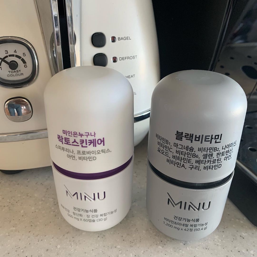 빅토리사 Mom on Instagram: “남편꺼 영양제 💊 . . . . 지난번 친구가 준 #미누 제가 먹어보니 괜찮은것같아 남편꺼도 사봤어요 . 하루 한번 2정먹으면 되니 부담없이 챙길수있을것같아 좋은듯.  #남자전용비타민 . . . . #미누 #minu #미누블랙비타민…”