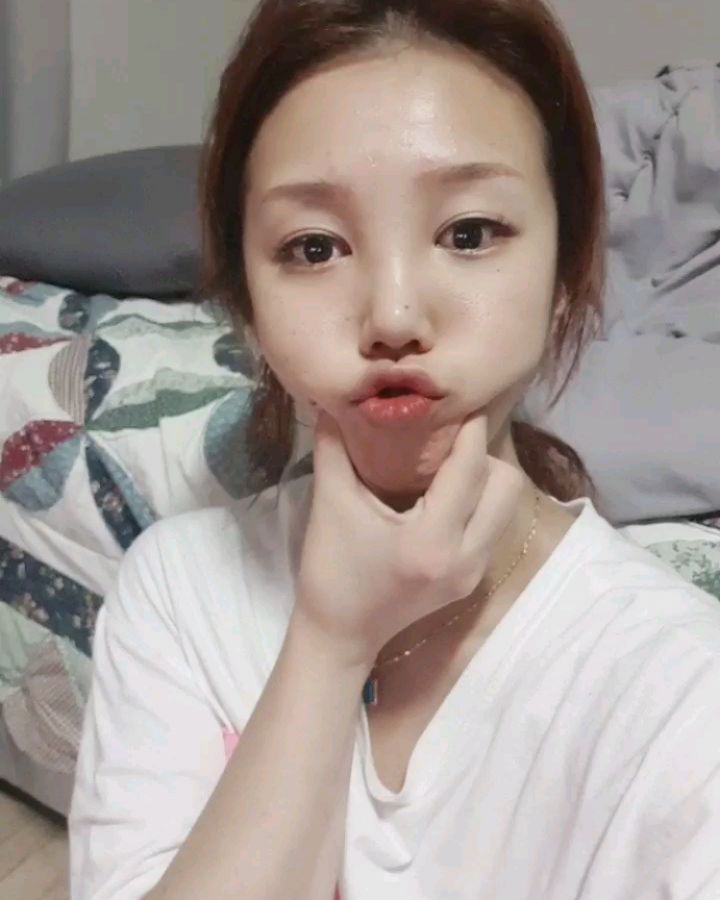 헤어인사이드 지현쌤🎀 on Instagram: “인생 팩찾앗다 1일1팩하는 난 만족🥰 위너랑 콜라보라서 그런건지 크기가아주그냥 남던데ㅠㅠ크기가 좀더 작았느면 편햇을거같은뎅 ☆보습+진정+수분+절대수분++촉촉한 사용감+무자극 인데 찐득거리진않지만, 그다음날 보습감은 최고엿다 국내외로 유명하다고 한다…”