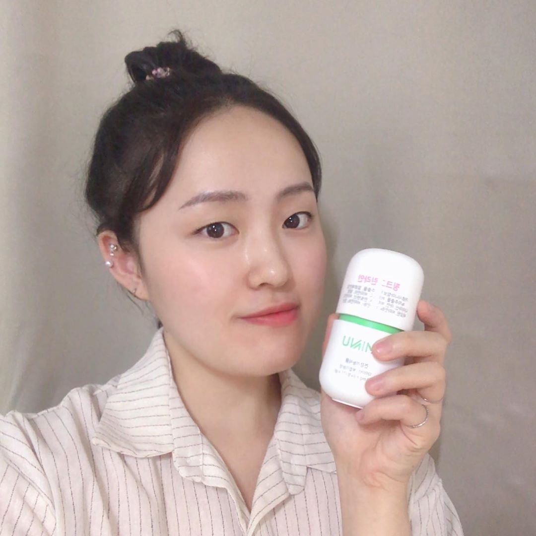 이연주 on Instagram: “식욕 폭팔한 나... 나를 진정시킬 무언가가 필요했다 요즘 SNS에서 핫하다는 미누 핑크그린라인을 2주 동안 복용해봤다. 탄수화물이 지방으로 합성되는 걸 막아준다는게 사실인지 먹는 양에 비해 살이 덜 쪘다🤟 사실 중요한 건 덜 먹는건데...😅 여하튼…”