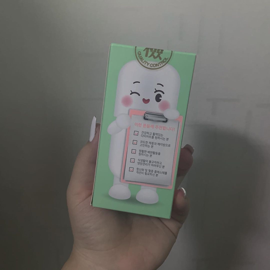 그냥저냥 on Instagram: “✨미누 핑크그린라인 다이어트✨ - 탄수화물이 지방으로 가는것을 억제해주는 젳품입니다 ! - 그리고 다른 제품들과 달리 비티민과 미네랄이 합류되어있습니다 ! - 일단은 알약이야서 먹기가 편합니다 - 통이 그렇게 크지않아 들고 다기도 편했습니다 -…”