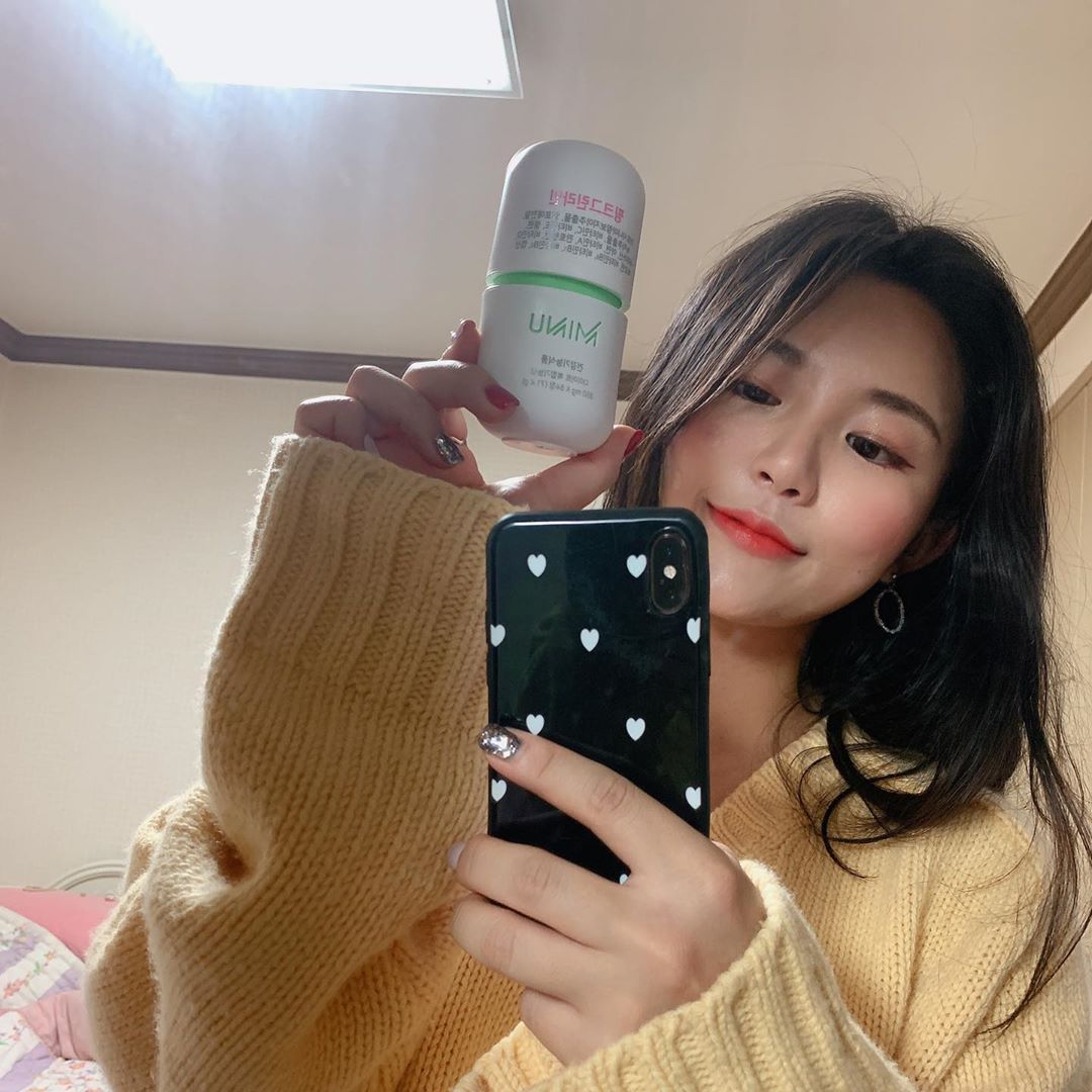 혜영이애오🐥 on Instagram: “🤪 요즘 나 너~~무 잘 먹고 다니기 🙊 근데 몸무게가 1도 안쪘다링 ~  선미도 먹는다는 미누 핑크그린라인으로 관리하기! 생긴것도 이뻐서 효과도 직빵 〰️🙋🏻‍♀️🙊운동까지 같이하면 효과 더 좋지요 ❤️ 미누로 🐷🐽탈출 !! . . . . .…”