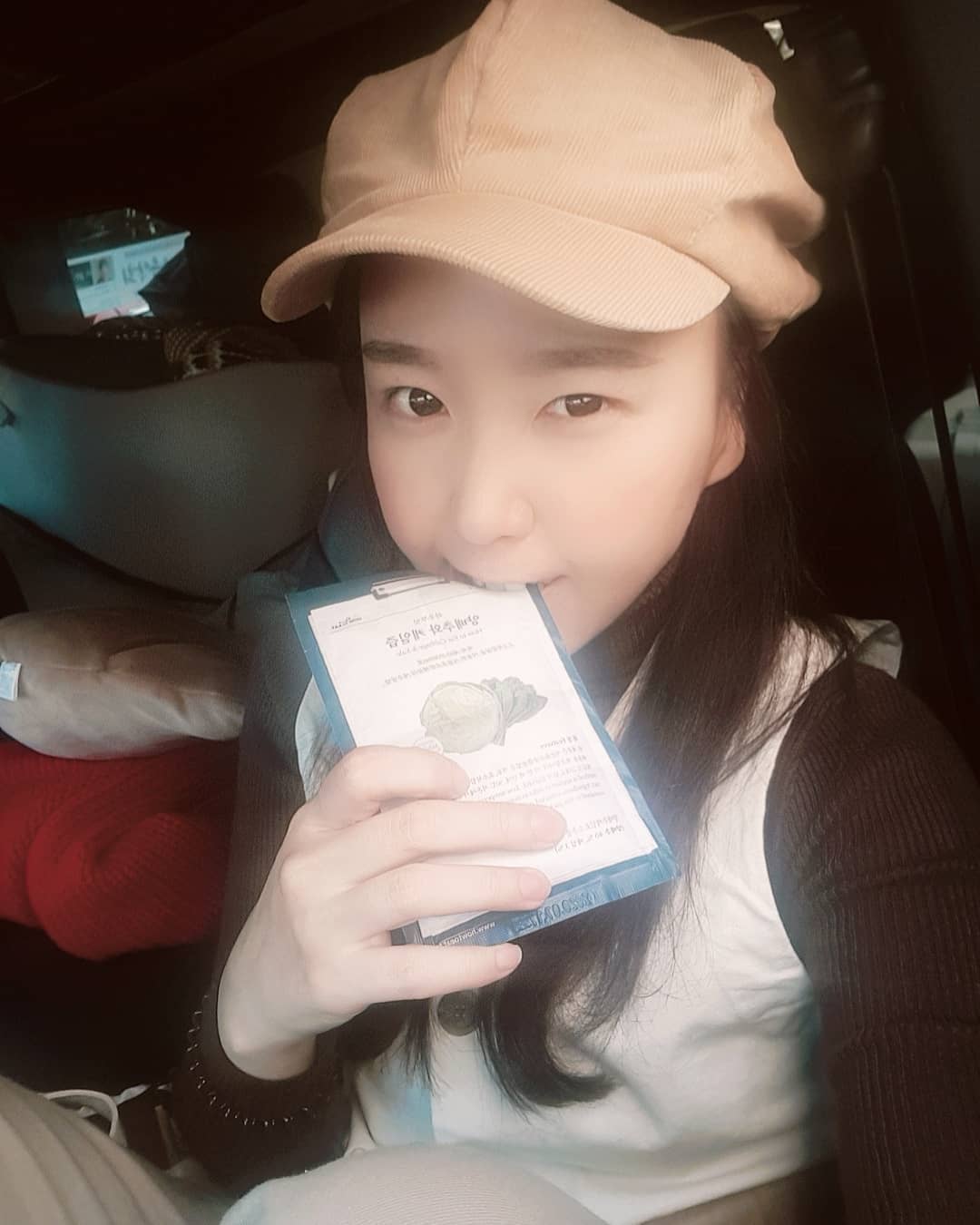 마요 on Instagram: “.
날씨가 속삭이네
떠나라고🤭
.
몸에좋은고 입에물고
체력보충하그 레고🧡
#어디르갈까나🤘
.
.
#건강즙 #하우투잇 #건강스타그램 #먹스타그램#양배추즙 #양배추즙추천 #양배추즙효능 #하우투잇양배추즙#리뷰쉐어#ad”
