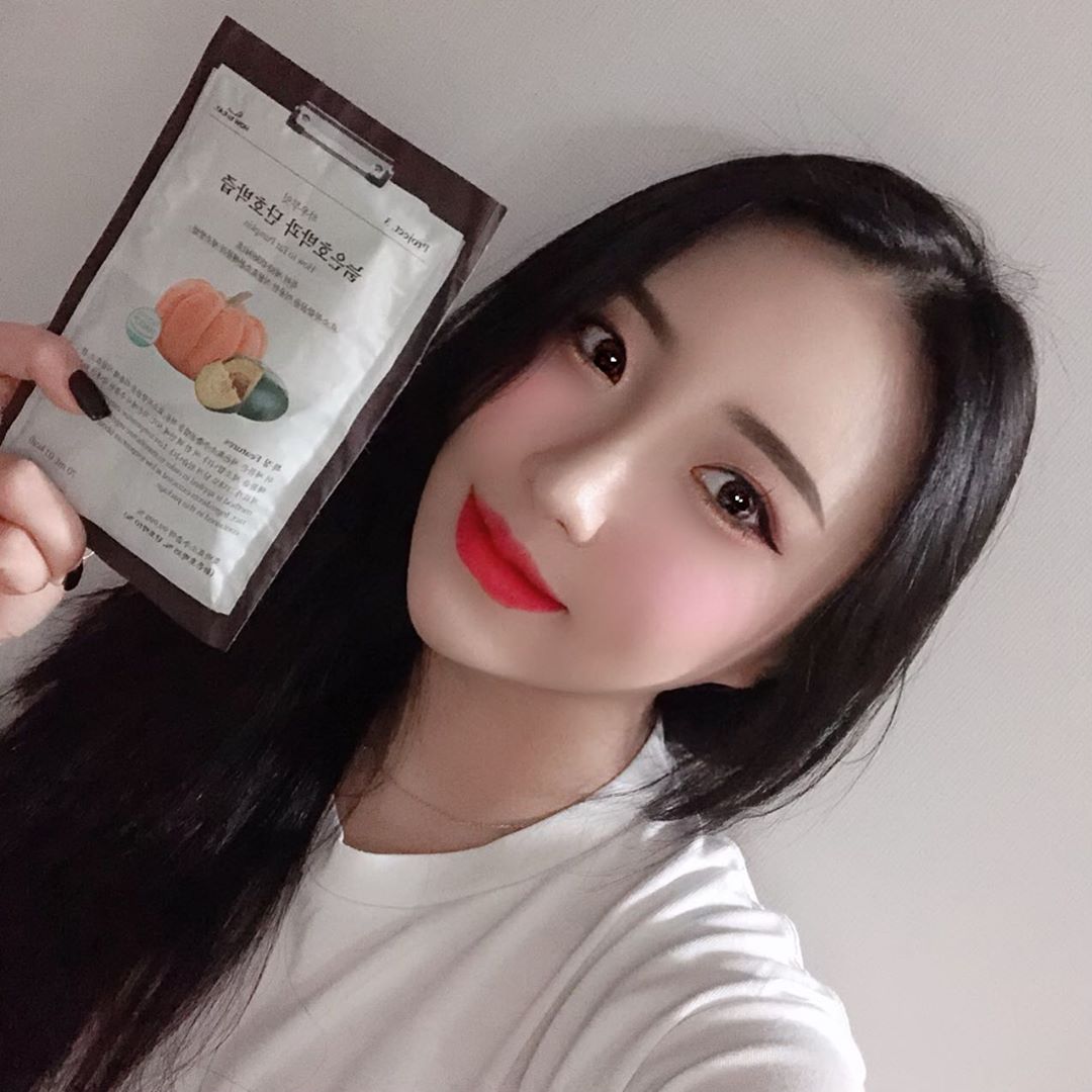 a mellow mood on Instagram: “하우투잇의 건강즙! 👏🏻🧚🏻‍♀️ 저온효소공법으로 원물 자체를 녹여 만든 진한 맛과 컬러가 보이는 특별한 건강즙🌈  보통 건강즙 맛이 쓰거나 없는데 이 제품은  맛 없는 건강즙을 맛있게 만들어서 맛있고 👍🏻 타사제품들과는 차별화된 맛으로 부담없이…”