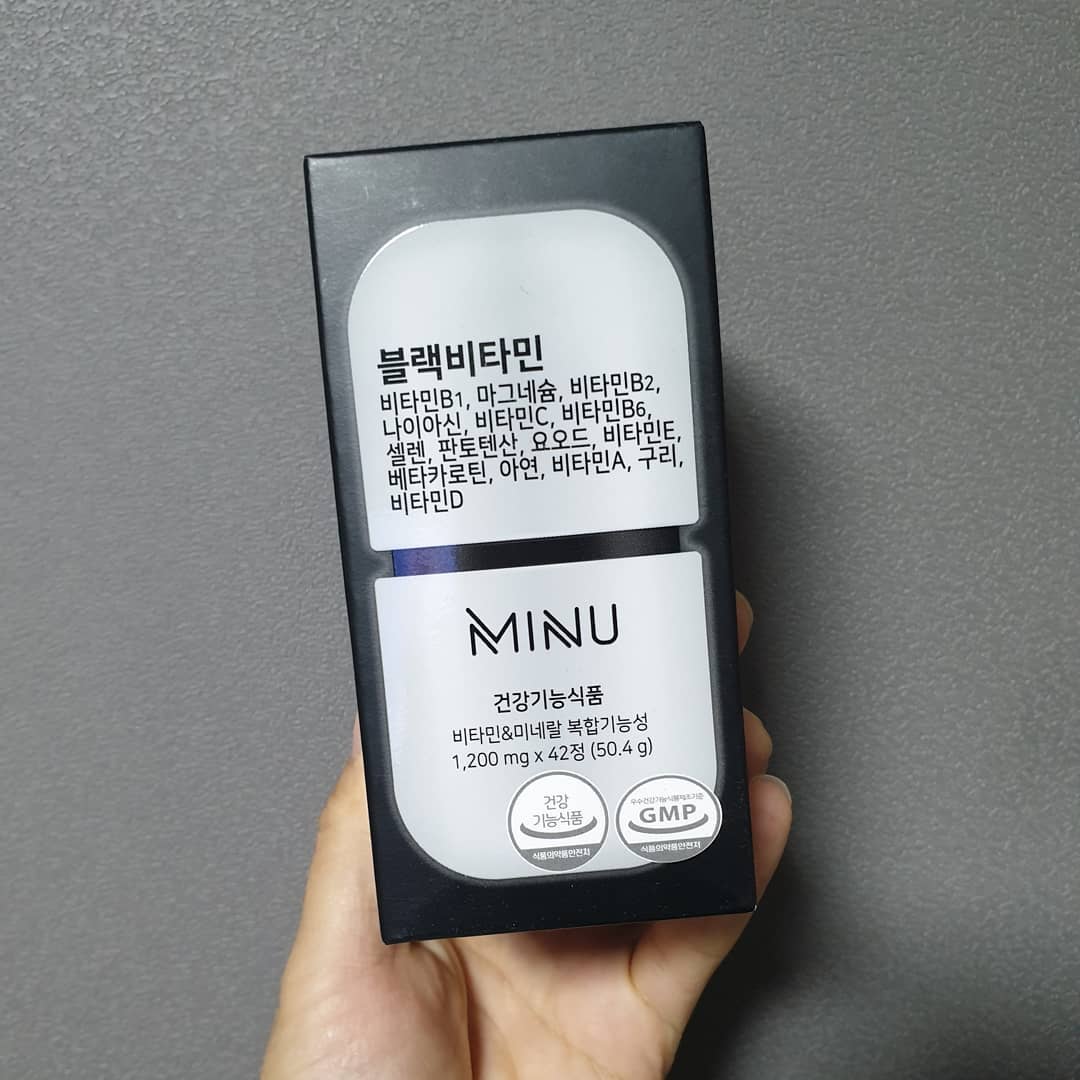 ᴷᴵᴰˢ ᴹᴼᴰᴱᴸ 곽시윤 on Instagram: “#미누블랙비타민 - - 건강 챙기는데 비타민은 가장 우선인 영양제인거는 다아시죠? 근데, 이게 또 남자랑 여자랑 필요한 영양소가 달라서 아무거나 먹는게 아니라 맞춰서 먹어야된다고 하더라구요..🤔 근데 그중에서 남자는 미누 블랙비타민 이거 하나만…”