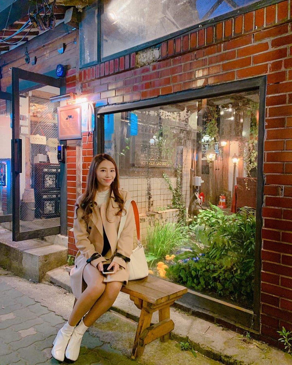 #익선동 #처음 #가봤어 #우아
#오랜만에 #맛있는거 #먹기
#저녁 #데이트 #데이트하기좋은곳 
#익선동맛집 #익선동골목
#숨은 #골목 #고깃집
#나중에 #꼭 #먹으러와야지
#사진맛집 #많다
#앵앵이의하루
.
.
#안녕 #김해 #다녀올게 #한달 👊🏻