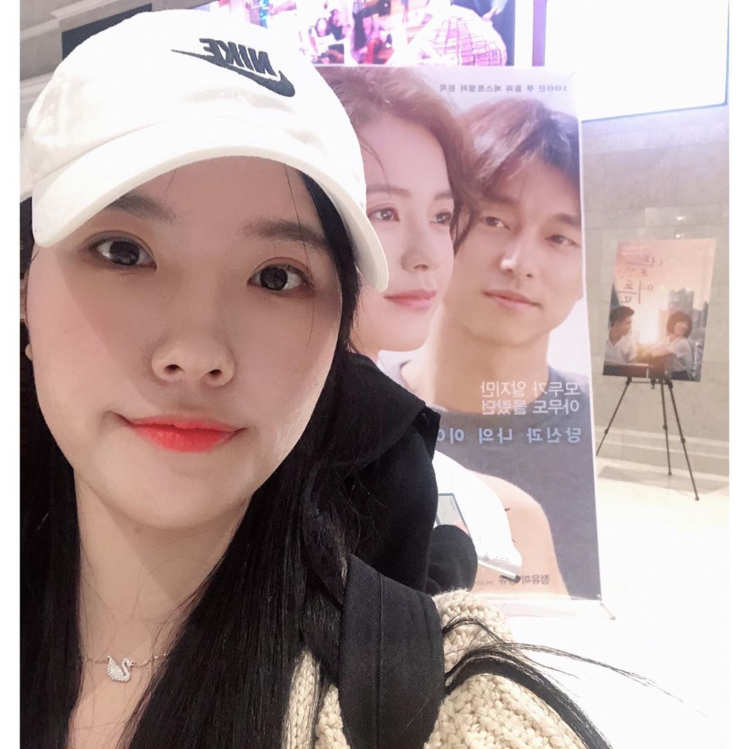 김동아🌸 on Instagram: “⭐️영화시사회 당첨⭐️ 시험기간이지만 당첨 돼서 시간내서 다녀왔다!!! 한 여자의 인생에 대해 다루는 내용인데 슬프게 표현 됐지만 그것이 현실이라는 사실이 더 슬펐다.  엄마와 함께 본다면 더욱더 좋을 영화 꼭 보러 가세요!!! #82년생김지영…”
