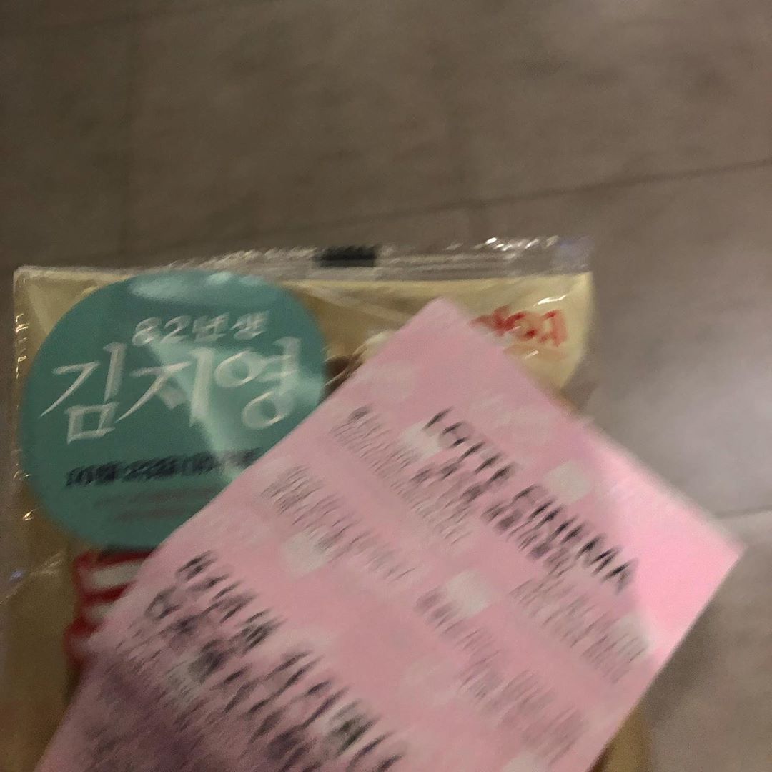 슬 on Instagram: “과장 없이 딱 현실을 보여준, 우리 시대 가장 보편적인 여성의 모습을 그려낸 영화. 다들 보고 느끼는 바가 있었으면. . #82년생김지영 #영화82년생김지영 #당신과나의이야기 #정유미 #공유 #10월대개봉 . . .왜인지 다급한 사진뿐이네 (…”