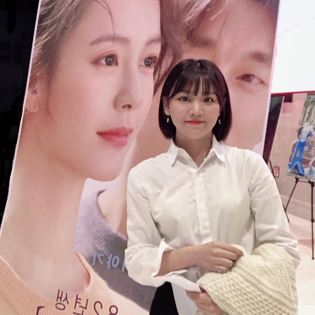 🎗한채영 on Instagram: “엄마가 생각나는 따뜻한 위로의 #당신과나의이야기 (˃̣̣̣̣︿˂̣̣̣̣ )
#82년생김지영#지영아응원해#정유미#공유#10월23일개봉”