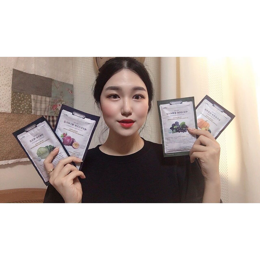 @m_mimively on Instagram: “얌배추 넘 좋아서 다른맛도 도전🖐 직접 갈아만든 주스 먹는 거 같아서 맨날 골라먹는 맛이 쏠쏠하다 . . 저온효소 공법으로 원물 그 자체를 녹여내, 맑고 투명한 다른 즙과는 달리 진한 색깔과 무거운 식감이 👍 . . . . #건강즙 #하우투잇…”