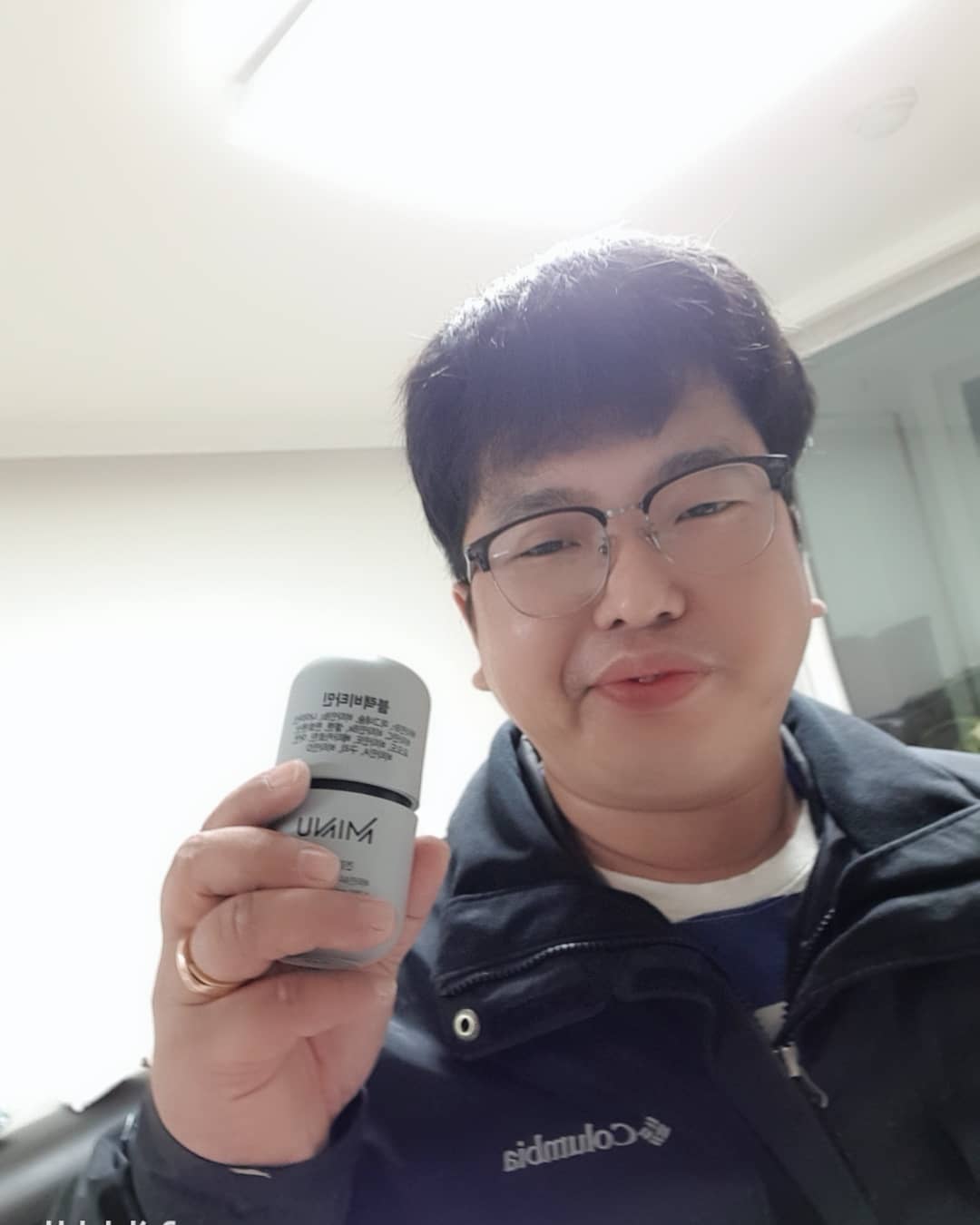 수빈 on Instagram: “남자비타민으로 유명한 미누블랙비타민! 요즘 남편이 아침마다 피곤해보였는데 남편들선물로도 딱인제품! 오빠도1주일넘게먹고있는데  아침마다 덜피곤한거같다고 좋다고한다 너무뿌듯하네🙈 하루2정이라 먹기도간편! 성장기청소년부터60대까지 섭취할수있어…”