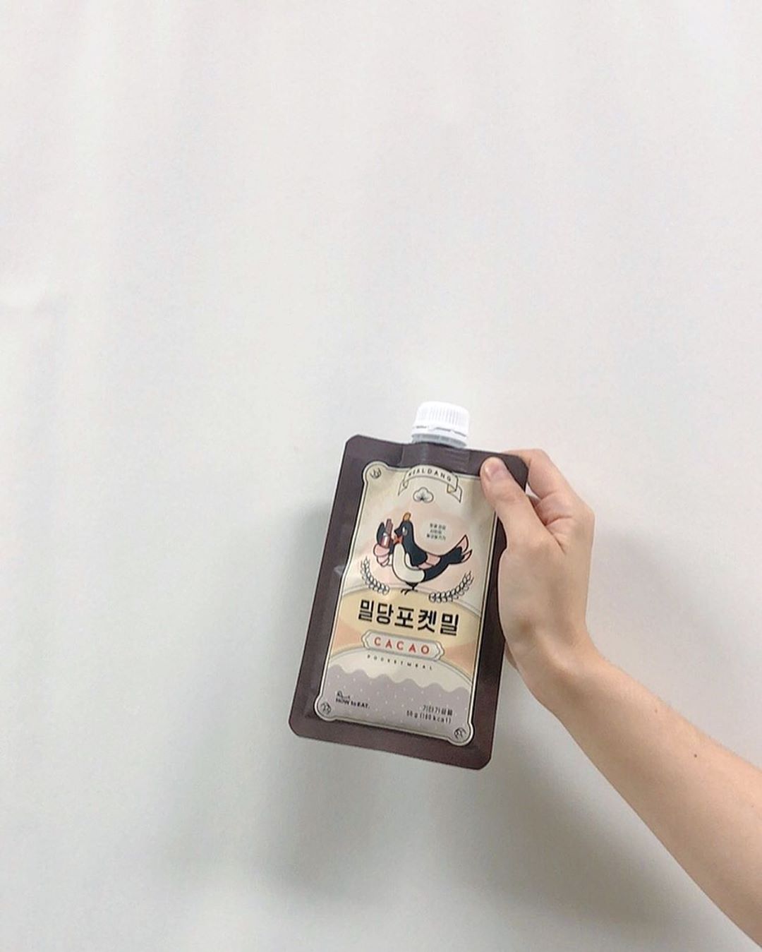 Good Ssssong on Instagram: “내가 요새 푹 빠진 밀당 포켓밀 카카오 버전!✔️ 카카오 맛이 너무너무 진하고 맛있어요:-) 다이어트 쉐이크 맞나요..? 이세상 맛이 아닌데요...?🖤 .  밀당 포켓 밀의 장점! 우유 없이 물만 타먹어도 진하구 고소해요! +타사 제품과는 다르게…”