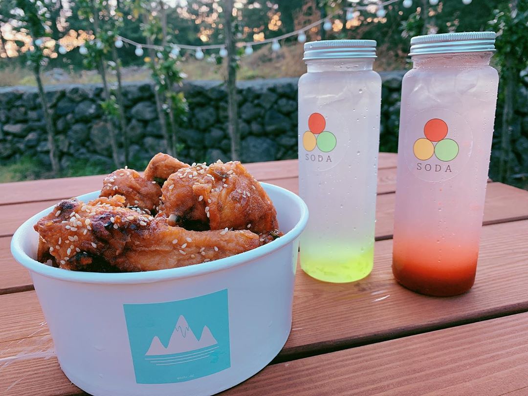 🅗🅨🅞🅨🅐 on Instagram: “한라닭강정 . . . . 오늘은 치킨이닷🤤 달콤 짭쪼롬한 유채꿀강정 자극적이지않고 딱 적당한 맛! 깔끔하고 예쁜 테이크아웃 전문점 느므 맛있당😍 #제주여행 #제주맛집 #제주맛집추천 #제주공항근처 #제주치킨 #제주포장맛집 #제주도 #제주공항맛집 #치킨…”