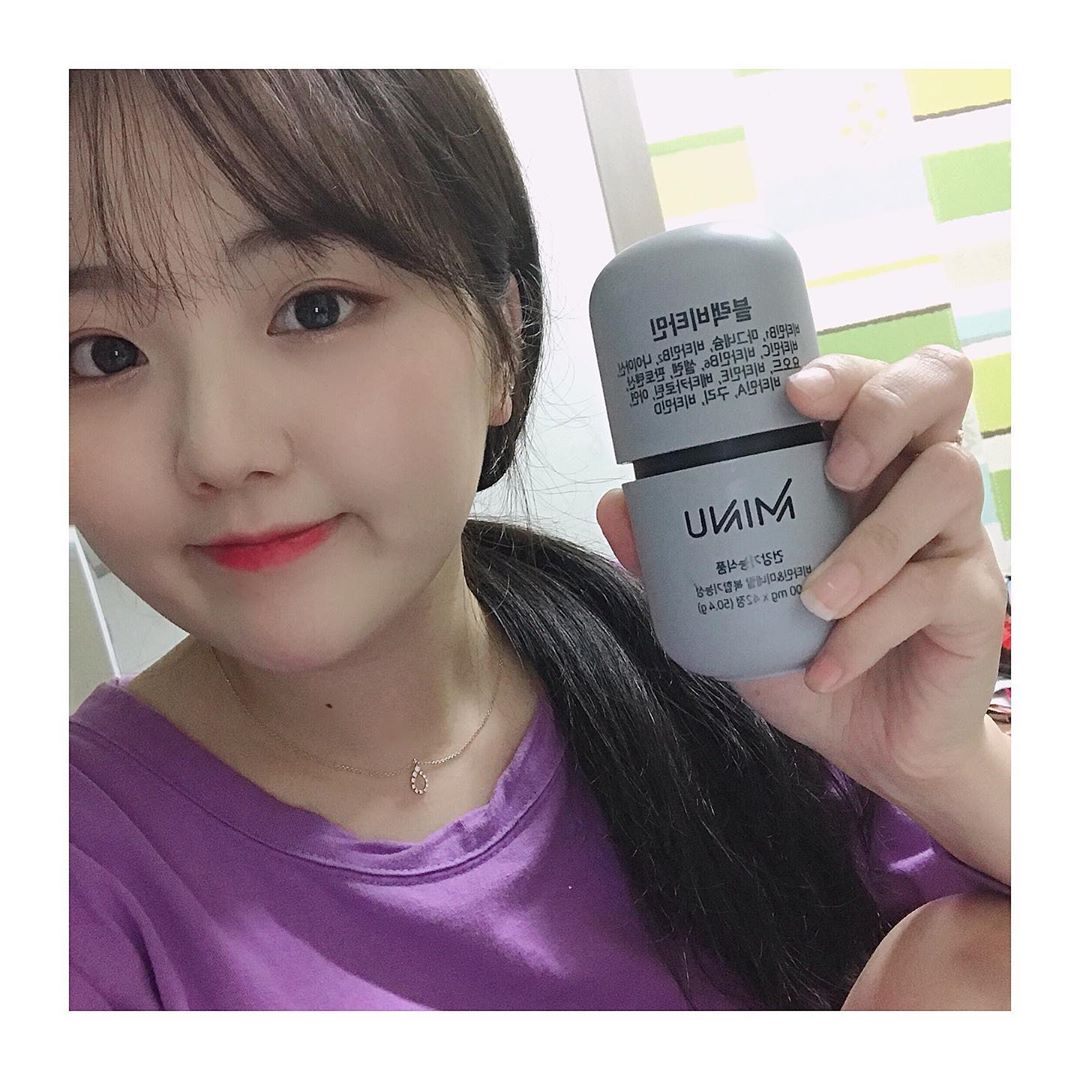 지현 on Instagram: “미누 블랙비타민은 남성들을 위한 비타민으로 청소년부터 60대 남성까지 섭취 가능 ! 피로개선에도 좋다니까 우리 아빠 조야지 🖤 본 포스팅은 제품을 제공 받아 주관적인 생각으로 작성하였습니다. #미누 #minu #미누블랙비타민 #블랙비타민 #미누비타민…”