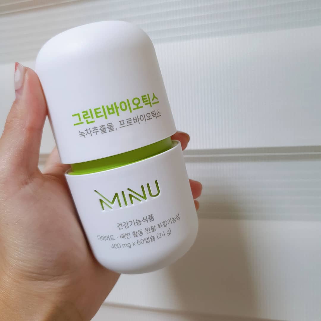서연 on Instagram: “_ ⠀⠀⠀⠀⠀ ⠀ ⠀⠀⠀⠀⠀⠀ ⠀⠀⠀⠀⠀ ⠀⠀⠀ ⠀ 워낙 활동량이 없고 앉아있는 시간이 많아 장 건강을 위해 유산균은 필수!  거기에 체지방 감소에 도움을 줄 수 있는 녹차추출물 카테킨 포함되어 있어 1석 2조! 섭취도 간편해서 좋다🙋🏻 . . .…”