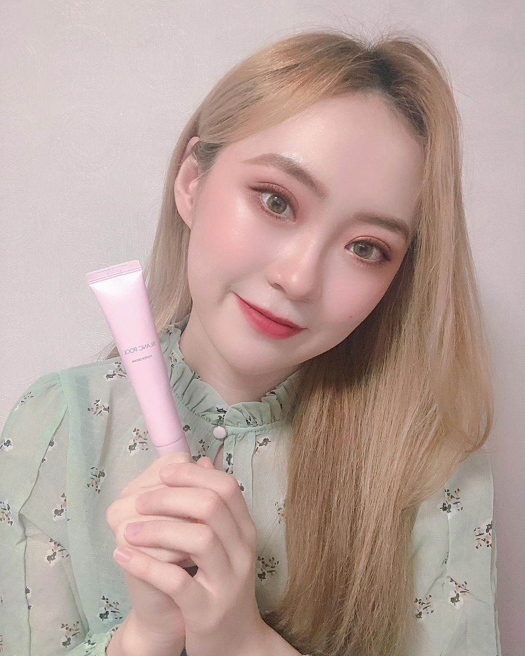 🧚🏻‍♀️ 아링링 🧚🏻‍♀️ on Instagram: “화장하기 귀찮은 정말 요즘
발림성도 좋고 자연스러워서 데일리로 자주 쓰는 톤업크림
커버가 필요한 날에는 컨실러나 쿠션으로 커버가 필요한 부분만 빠르게 토도돗 !
⠀
#블랑풀 #필터크림 #블랑풀톤업 #블랑풀필터크림 #톤업크림 #톤업크림추천”