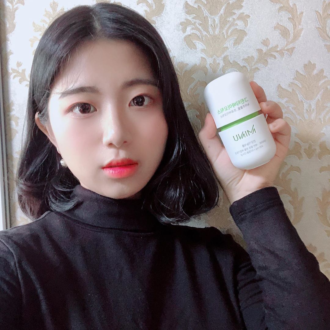 김이슬 on Instagram: “미누 그린티바이오틱스🍃 . 미누 그린티바이오틱스는 건강한 장 환경과 원활한 배변활동에 도움을 줄 수 있는 다양한 유산균과 체지방 감소에 도움을 줄 수 있는 녹차추출물 카테킨 포함되어 있습니다. 또한 착색료, 합성향료, 감미료 등을 사용하지 않은…”