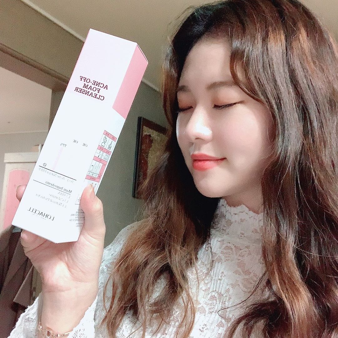 시시 on Instagram: “핑크핑크한 클렌징폼❤️ 거품도 많이나서 세안 하고나면 얼굴이 뽀송뽀송💓 . . #로하셀 #lohacell #로하셀아크네오프폼클렌저 #아크네오프폼클렌저 #로하셀폼클렌징 #로하셀폼클렌저 #로하셀클렌징폼 #로하셀여드름폼클렌징 #로하셀여드름클렌징폼…”