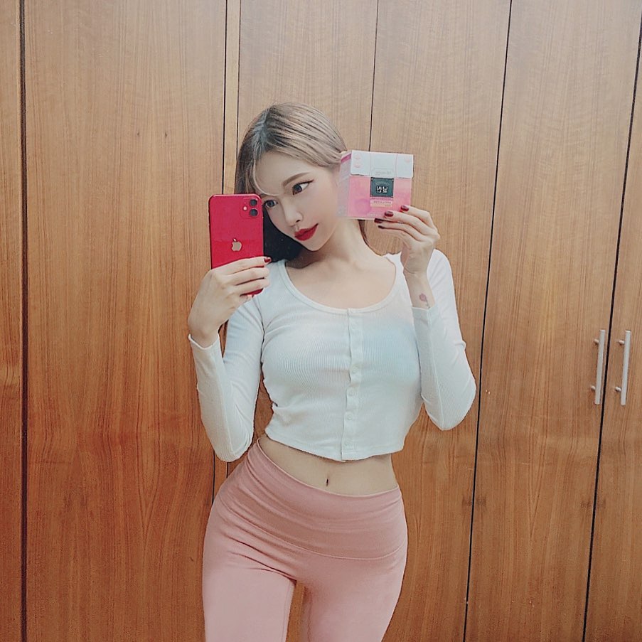 𝓡𝑜𝓈𝒾𝑒🥀 on Instagram: “요즘 과제하느라 운동갈 시간두 없었는데 리마이미로 고민해결 🐽💓 맛있는거 먹으면서 다이어트 역시 체고야 ..스트레스 받아서 아무거나 막먹었는데 살은 1도 안찜 •_•  포장도 넘 이쁘게 와서 기분죠아 _  #리마이미 #다이어트보조제 #체중감소…”